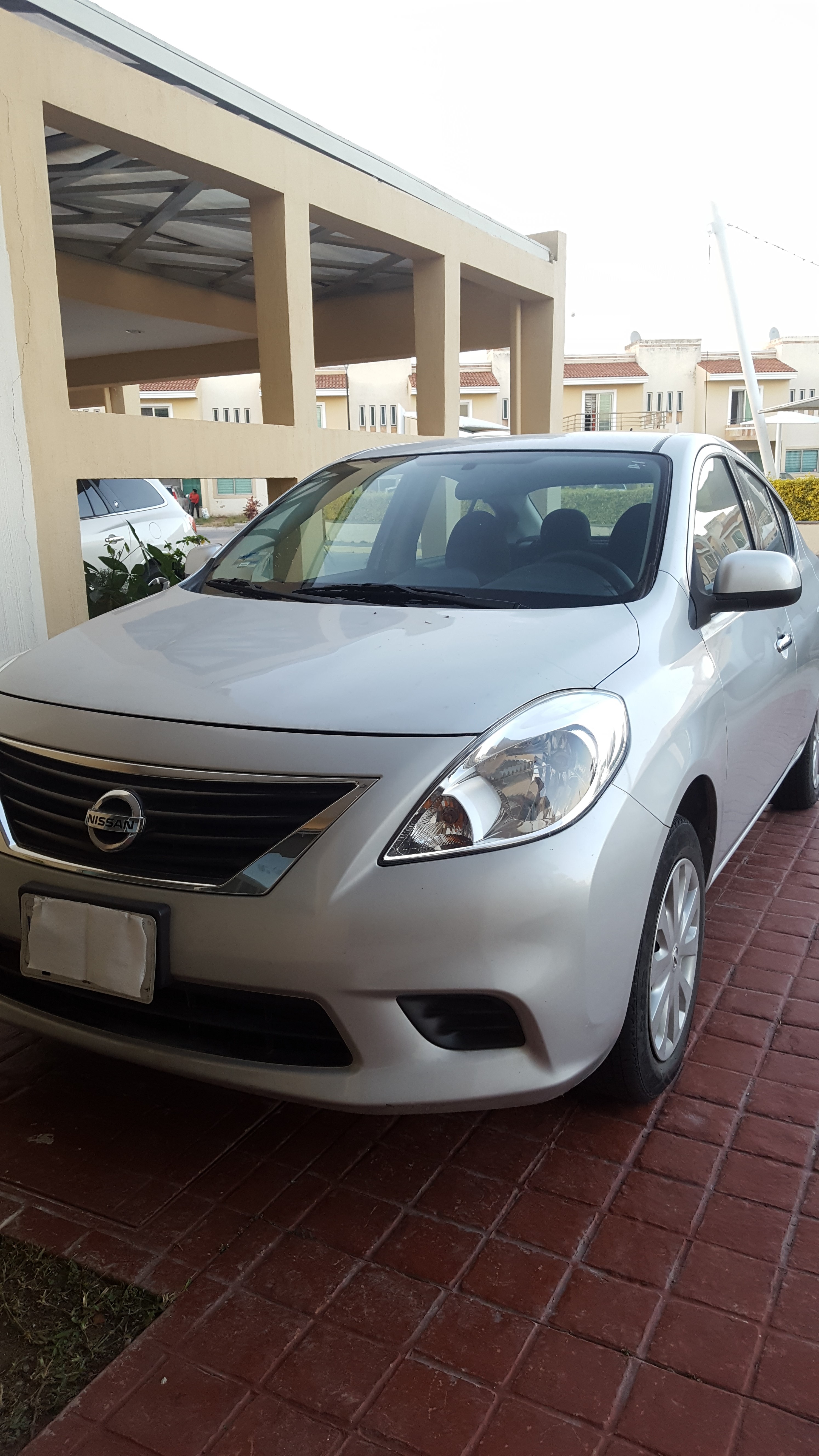 imagen de VERSA SENSE TM A/C 2014 26,000 kms_1