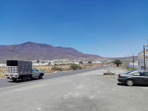 imagen de Terreno a pie de camino_2