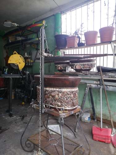 imagen de Asador de barro con parrilla levadiza _2