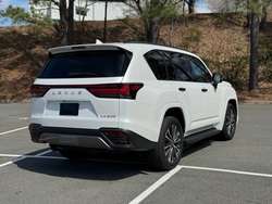 imagen de Fairly USED 2024 Lexus LX600 AWD Full Options _2