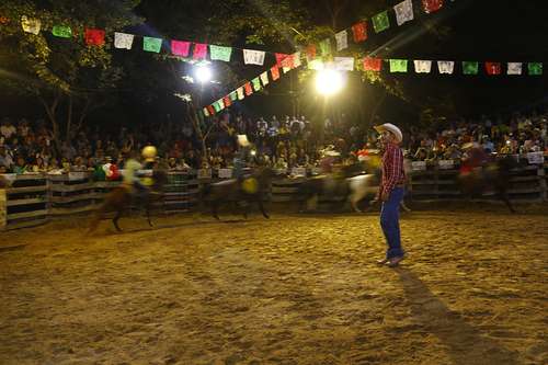 imagen de Fiesta in the mountains_3