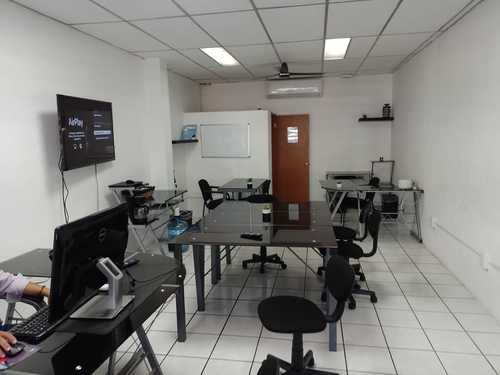 imagen de Local comercial en plaza puerto iguana _3