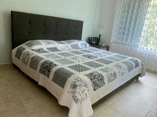 imagen de Casa moderna con paneles solares _3