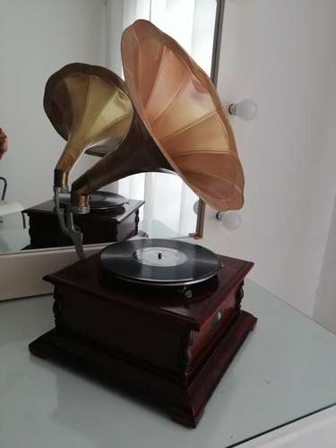 imagen de Fonografo Antiguo_4